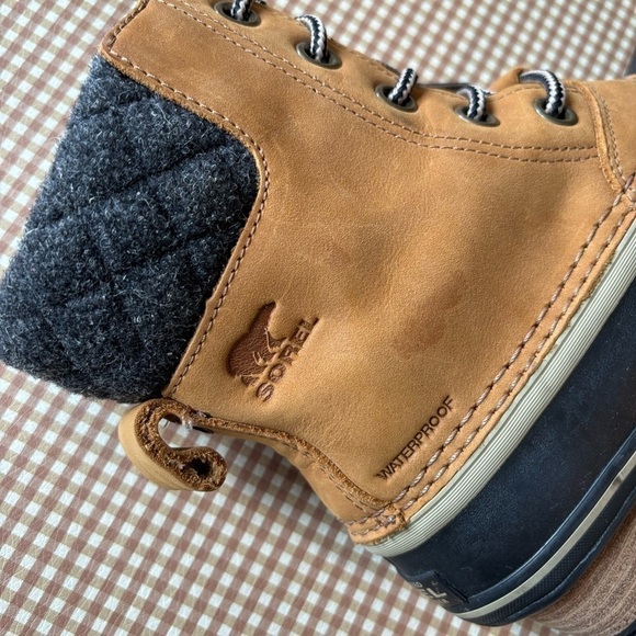 Sorel Hand-crafted waterproof lace up winter women’s boots. Size 7.5 - Picture 12 of 16